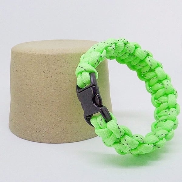 Paracord Bracelet - Glow in The Dark. Green.