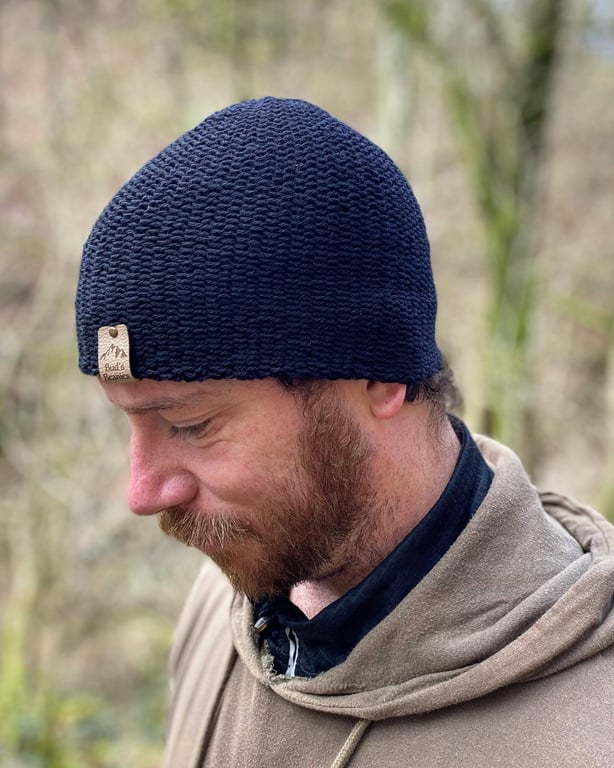 Skullcap style beanie hat in Liquorice Black wool (unisex)
