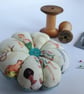 Pin cushion - retro flower style in organic cotton 