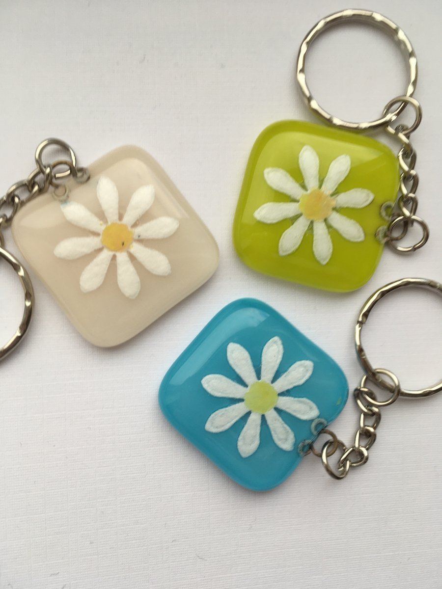Fused Glass Daisy Keyring