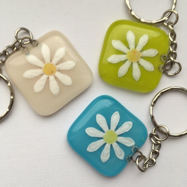 Fused Glass Daisy Keyring