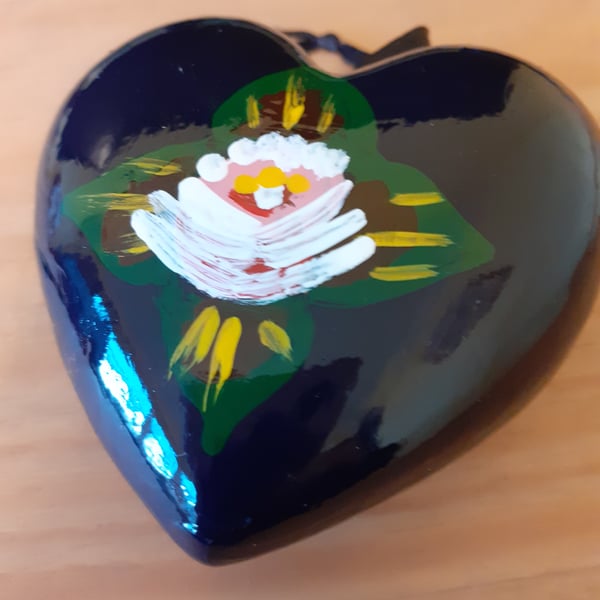 Dark blue heart shaped bauble with canal art style roses