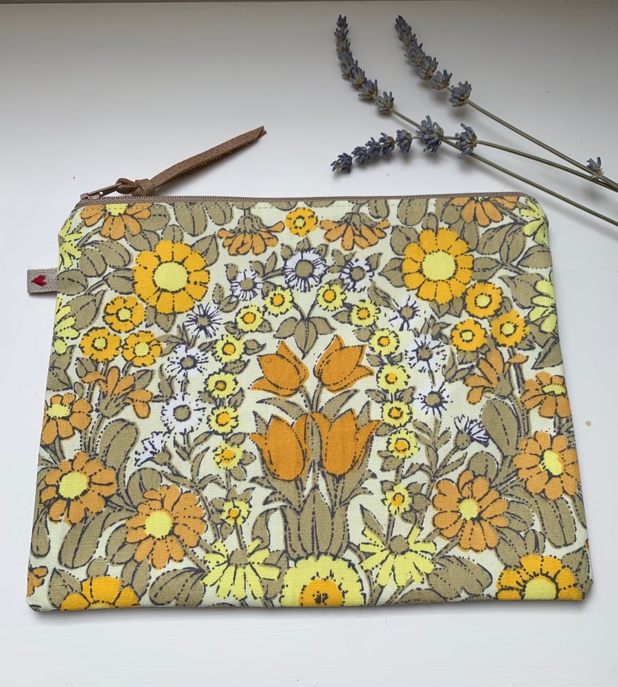 Vintage Daisy Chain and linen zip pouch