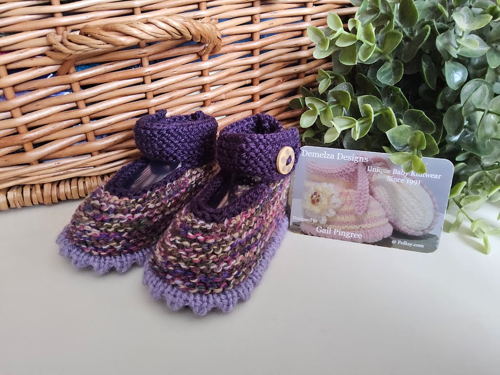 Designer Luxery Girl's Hand Knitted Shoes 3- 6 months size