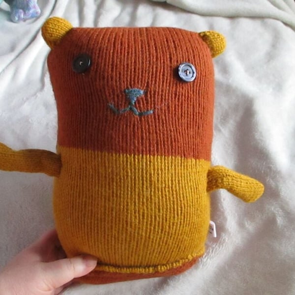 Two-tone Brown Giant Cat with Sparkly Dark Blue Eyes Knitted By KM