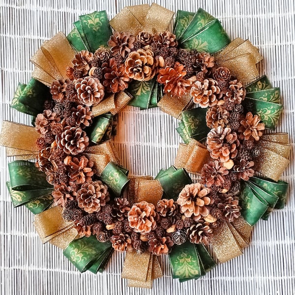 Cone and Ribbon Christmas Wreath in Green and Gold
