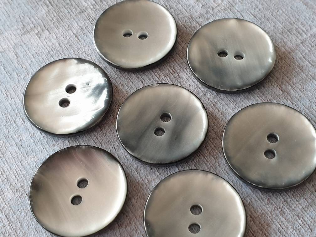 20.3mm 32L Grey Smoke Buttons