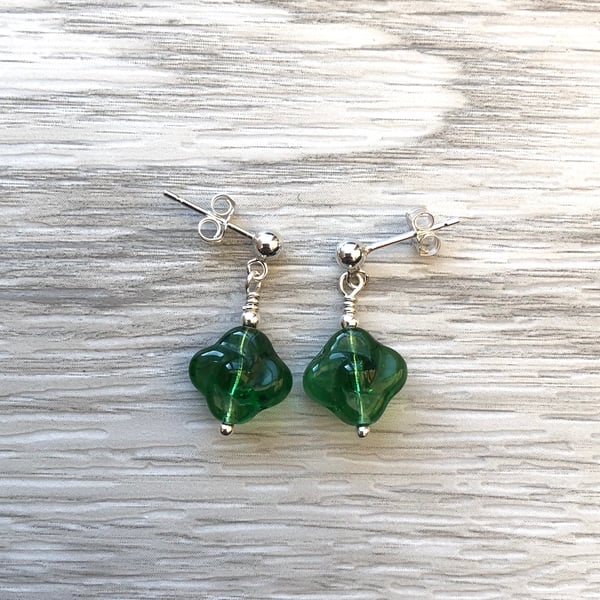 Green flower glass drop post earrings. Sterling silver 