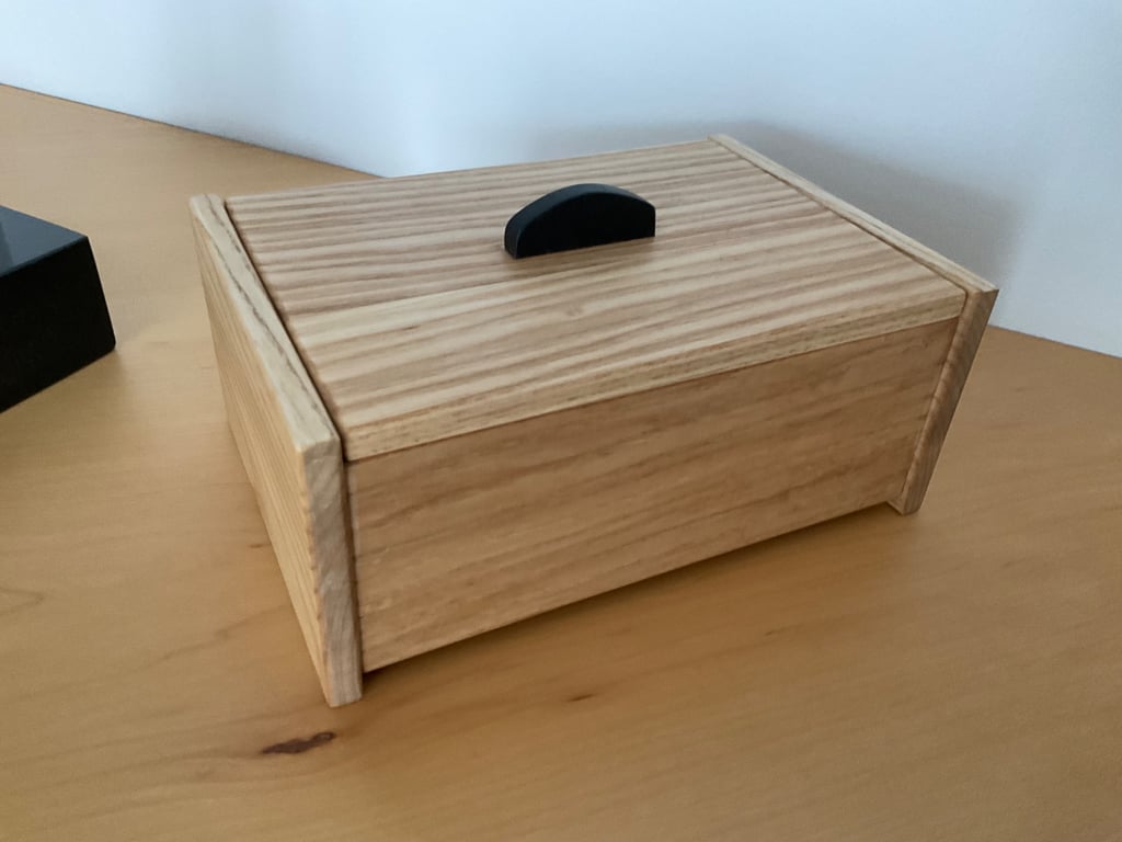 Ash and wenge Keepsake, Knick knack box 