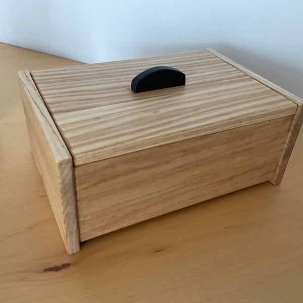 Ash and wenge Keepsake, Knick knack box 