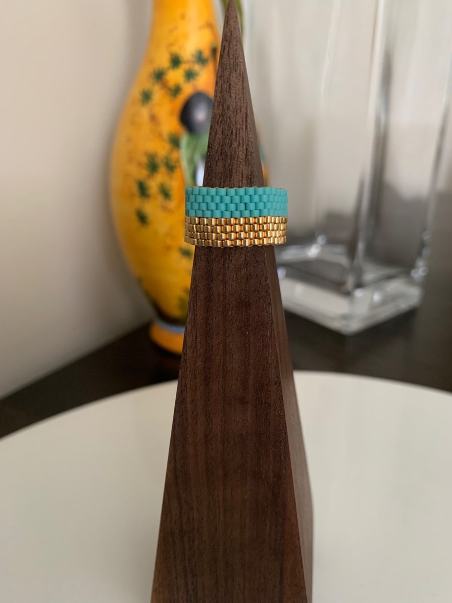 Elegant turquoise and gold beaded ring