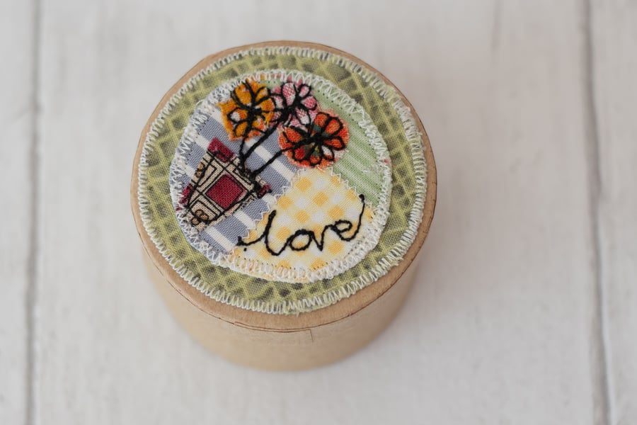 Embroidered gift, jewellery, or keepsake box