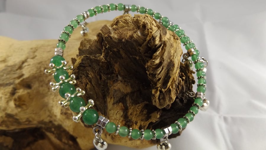 Green jade and silver plated puffed heart charm memory wire bracelet