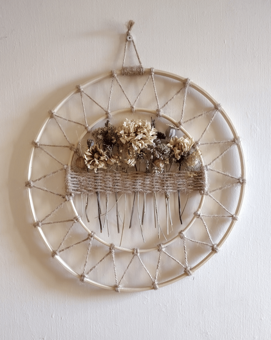 Round dried flower wall hanging