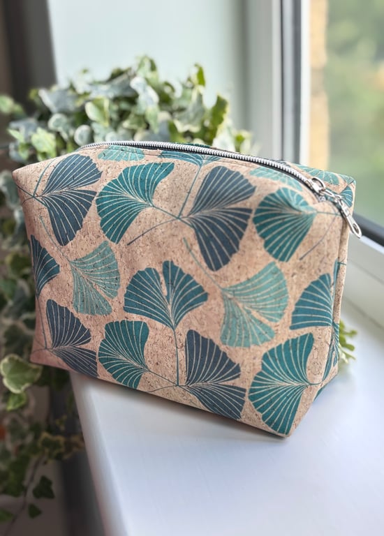 Ginkgo Travel Bag - Handmade with eco-friendly cork fabric 