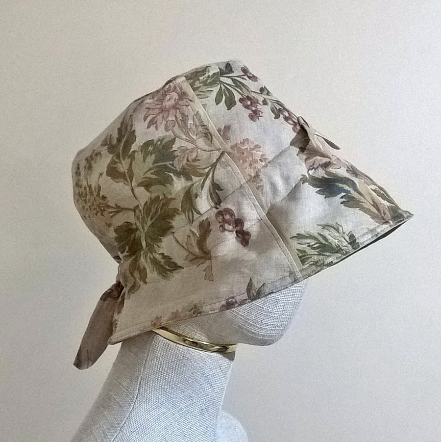 Adjustable bucket hat beige and pink vintage floral linen