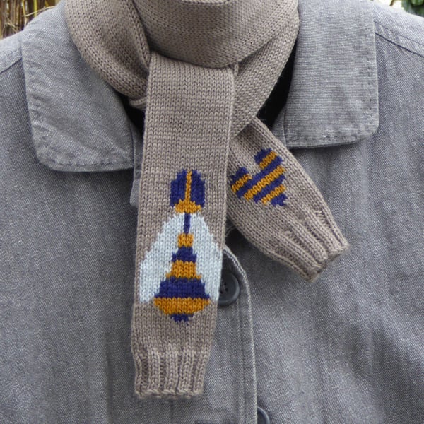 Knitted Bee Scarf