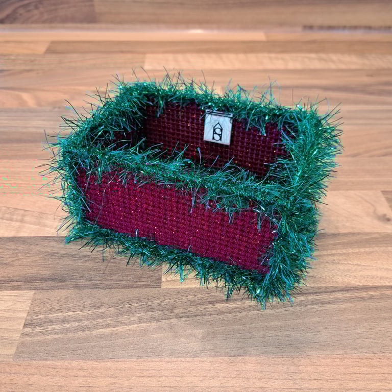 Medium container - glittery red with green tinsel edge, Xmas gift