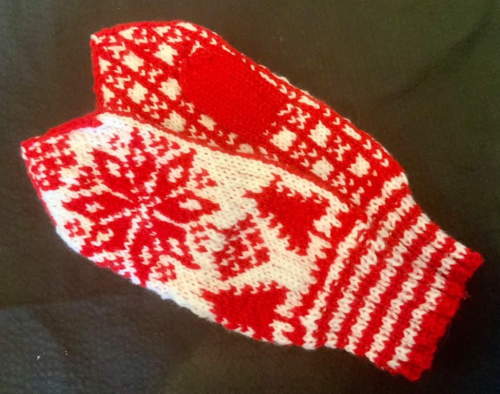 Hand Knitted Christmas Season Mittens Fir Tree & Star Design Female Medium Fit