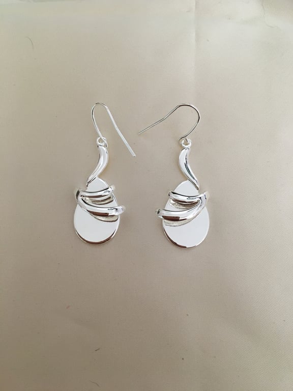 Teardrop with Waves Earring Settings - E11