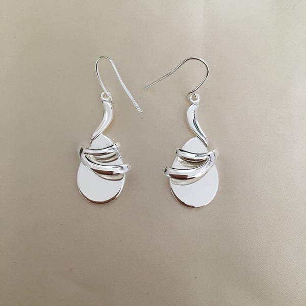 Teardrop with Waves Earring Settings - E11