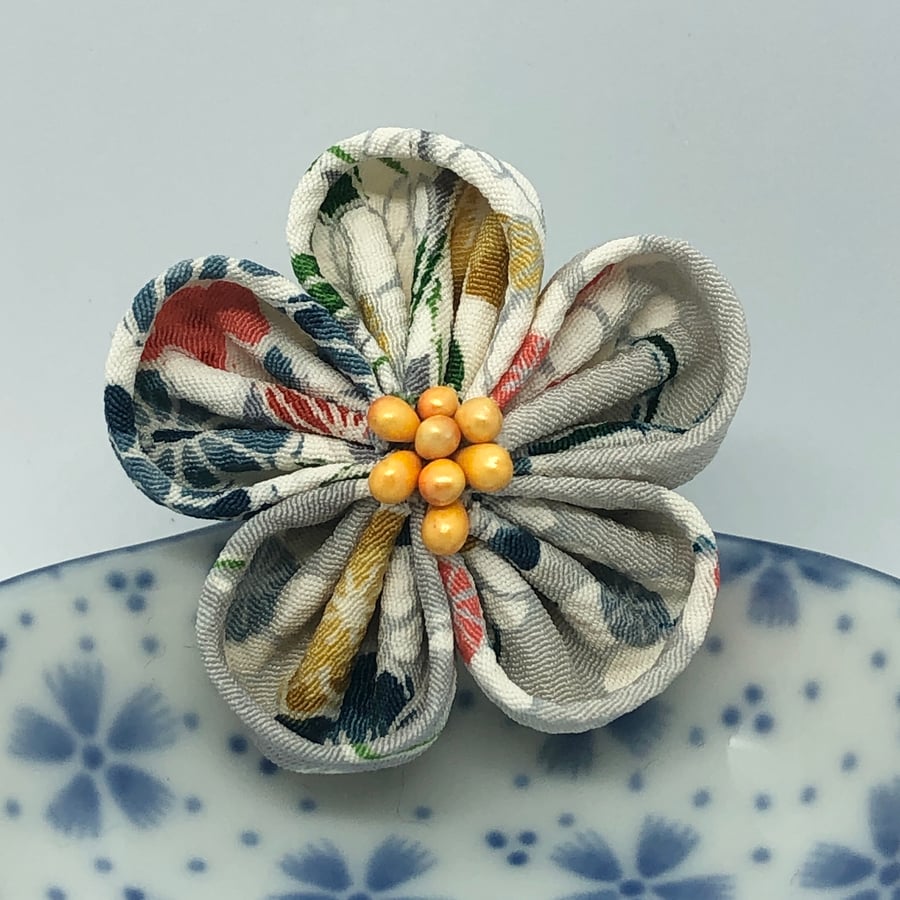 Ume Kanzashi Brooch- Grey floral