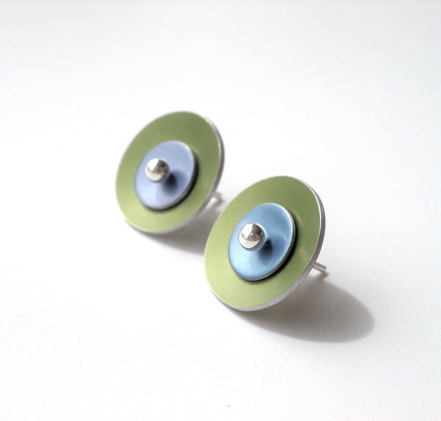 Circle earrings studs in green and blue