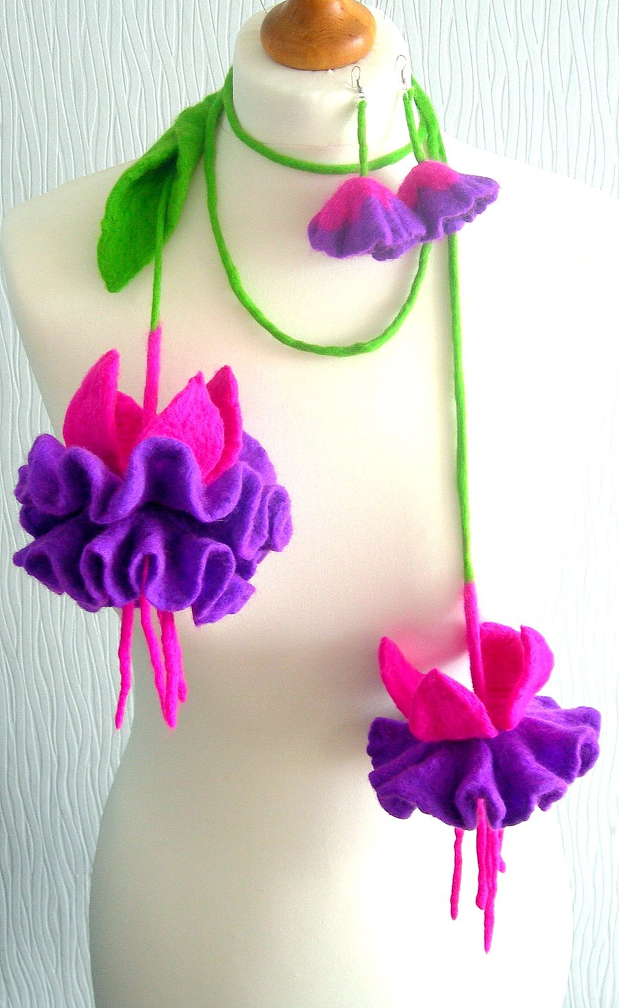    FELTED  NECKLACE-BELT-SCARF-EARRINGS-100% WOOL MERINO  --FLOWERS  BOMB--