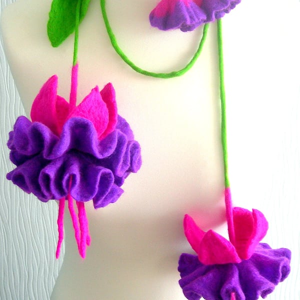    FELTED  NECKLACE-BELT-SCARF-EARRINGS-100% WOOL MERINO  --FLOWERS  BOMB--