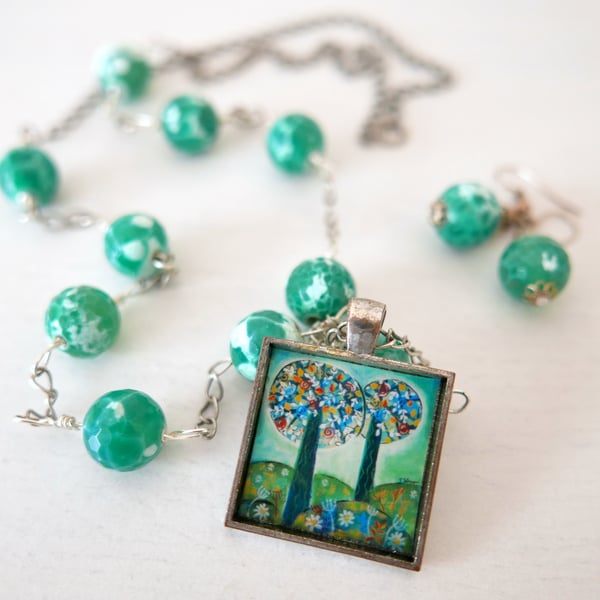 Green Jewellery Set with Green Pendant Necklace and Green Earrings