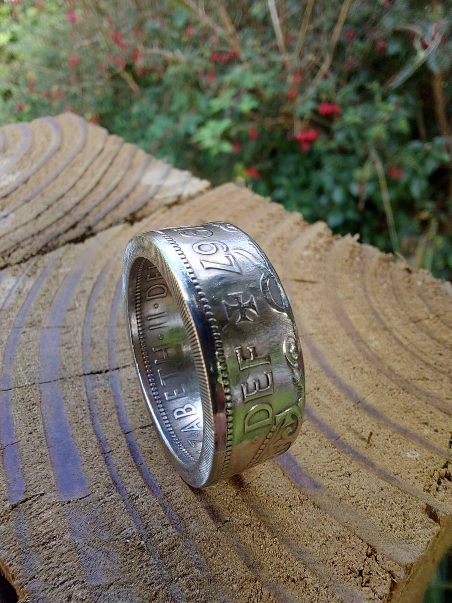 1967 Queen Elizabeth Half Crown coin ring 