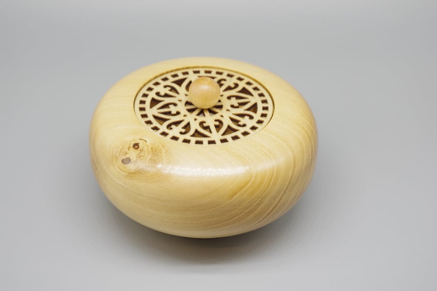 Handmade Wooden Potpourri, Lavender Bowl. European Acacia.
