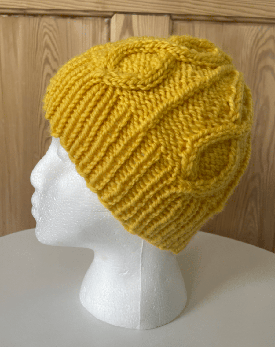 Yellow cable beanie with rib