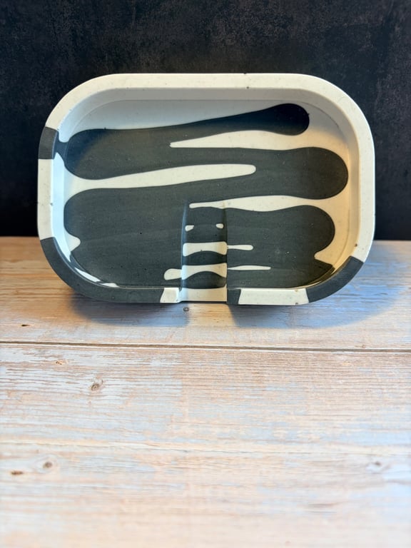 Handcrafted Jesmonite Soap Dish — Soft, Sustainable Elegance