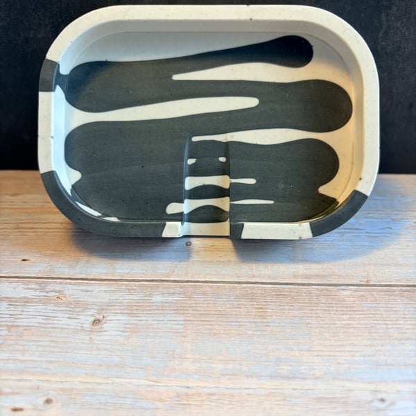 Handcrafted Jesmonite Soap Dish — Soft, Sustainable Elegance