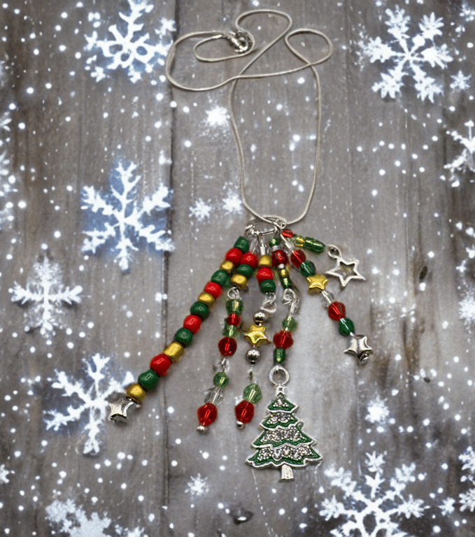 Christmas necklace in traditional festive colours 