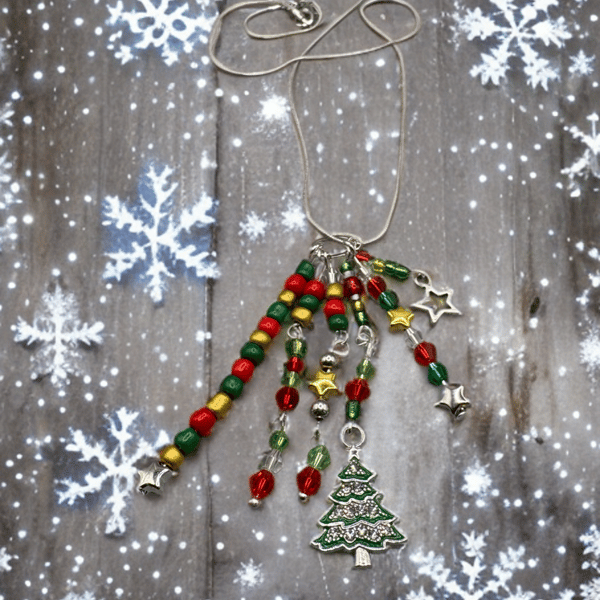 Christmas necklace in traditional festive colours 