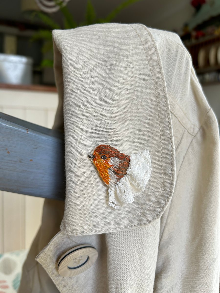 Robin Hand Embroidered Brooch, bird lovers brooch