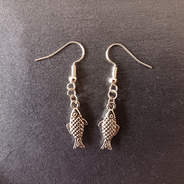 Silver fish charm dangle earrings 