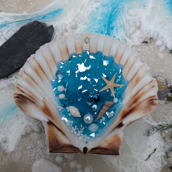 Hanging Shell With Resin Rockpool