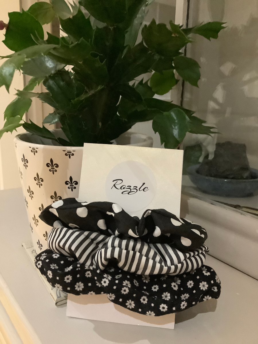 Black and white scrunchies 