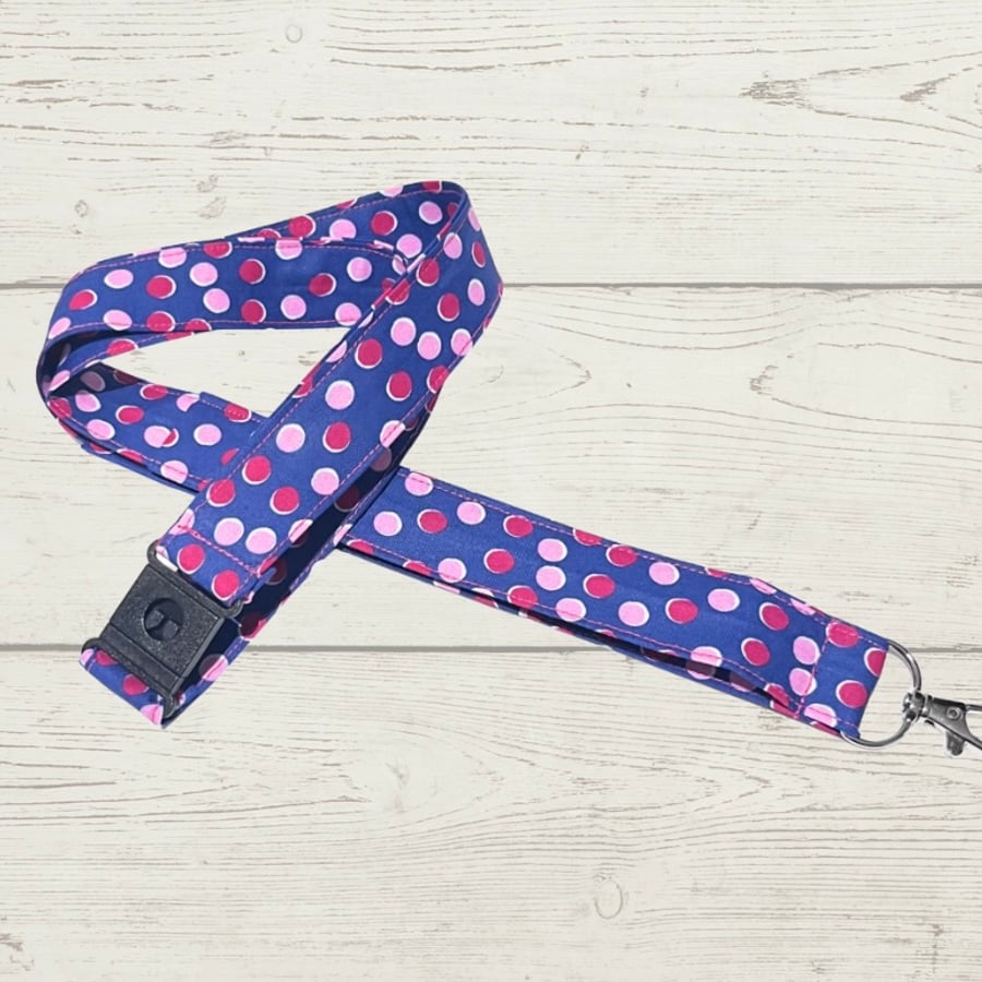 Lanyard with pocket for glasses and pen 