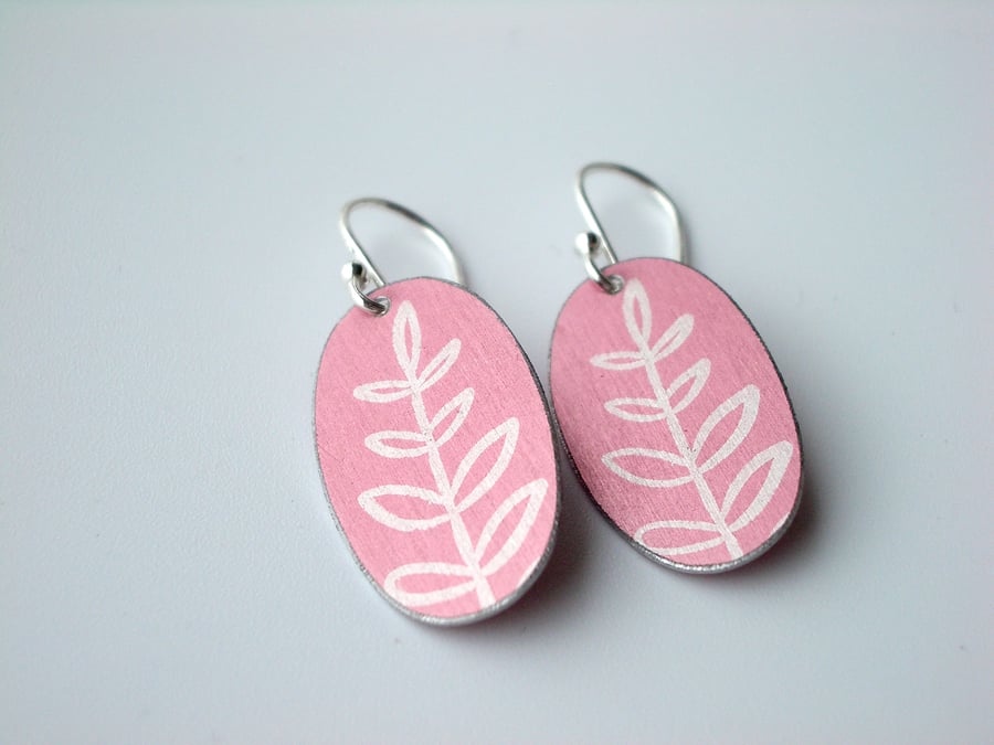 Light pink leaf oval earrings 
