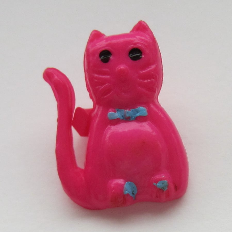 10 Vintage Pink Cat Buttons
