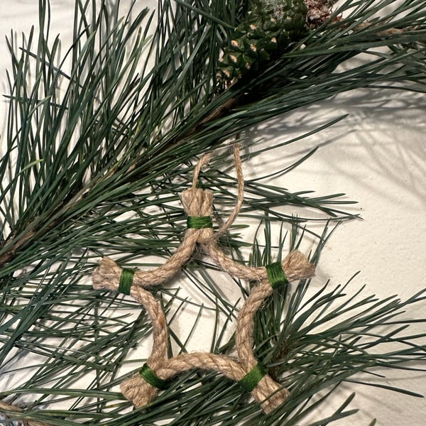 Jute star decoration with green accent 