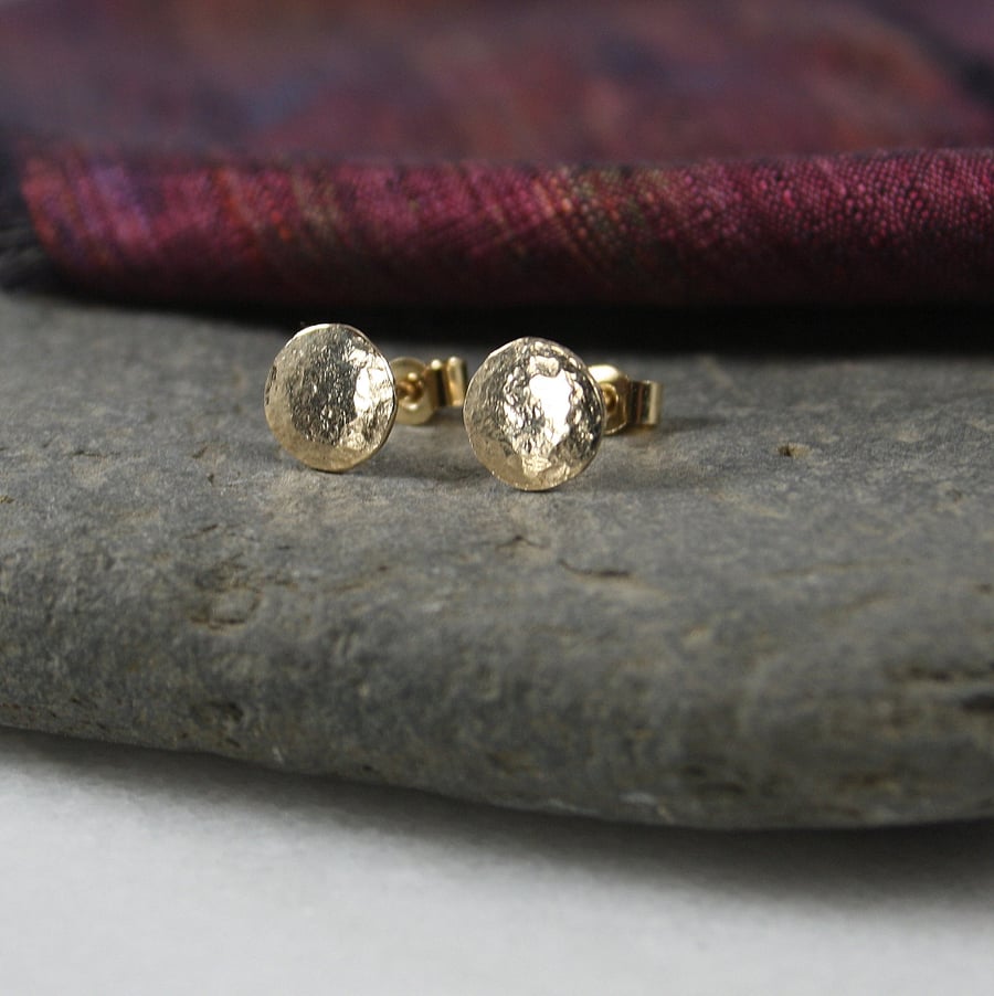 9ct gold round stud earrings.