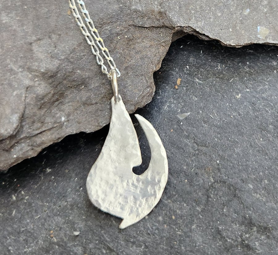 Maori Hei Matau fishhook good luck pendant