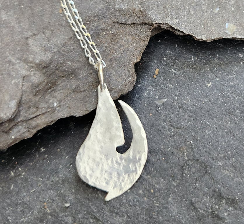 Maori Hei Matau fishhook good luck pendant