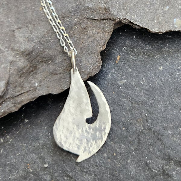 Maori Hei Matau fishhook good luck pendant