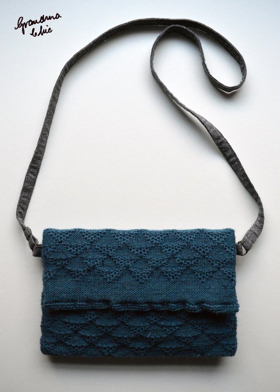 Knitted envelope bag